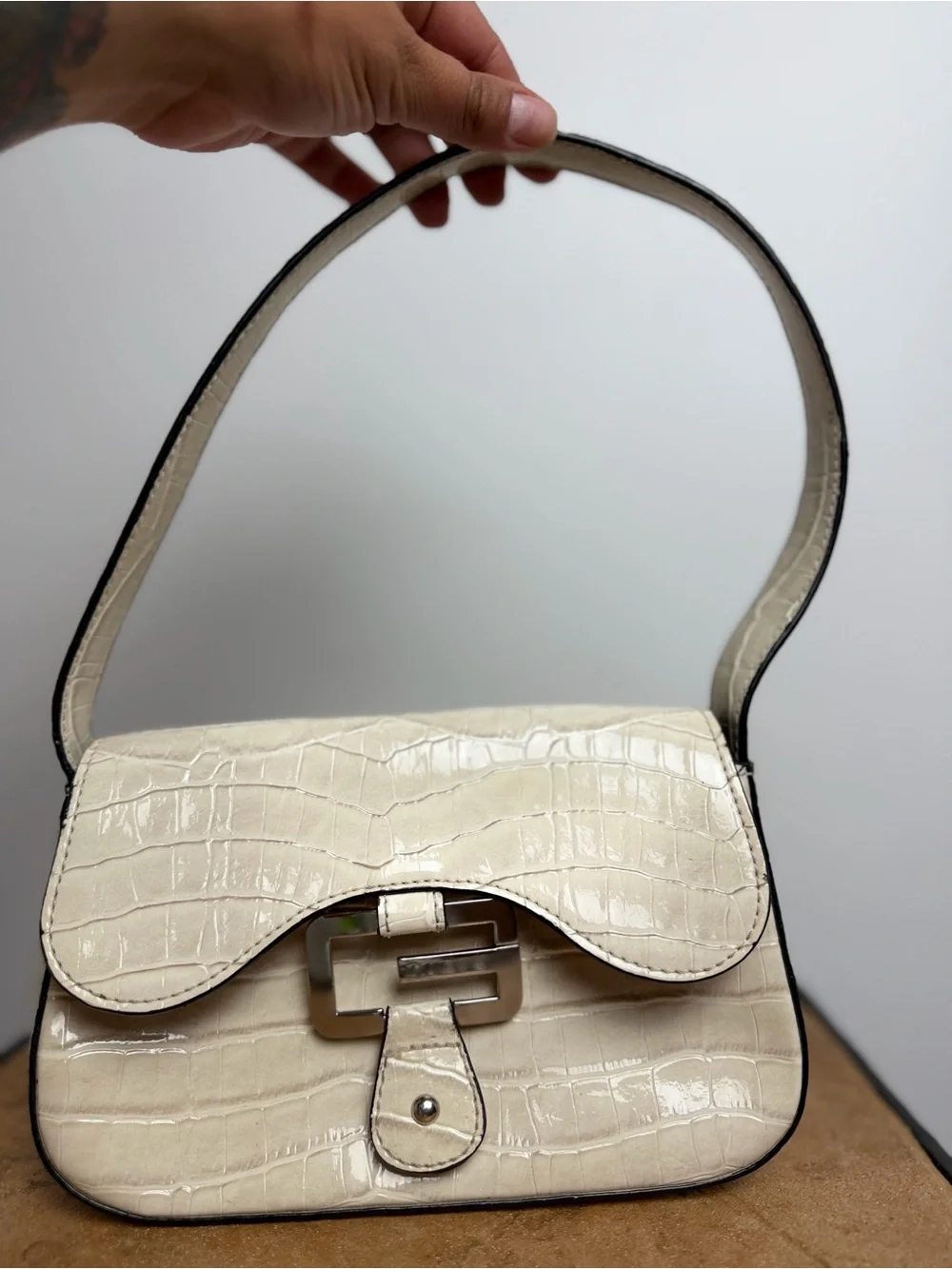 Vintage Guess Croc Embossed Shoulder Bag Y2K Cream Ivory Baguette Purse - Picture 11 of 11